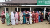 বেলা বাড়ার সঙ্গে বাড়ছে ভোটারদের লাইন